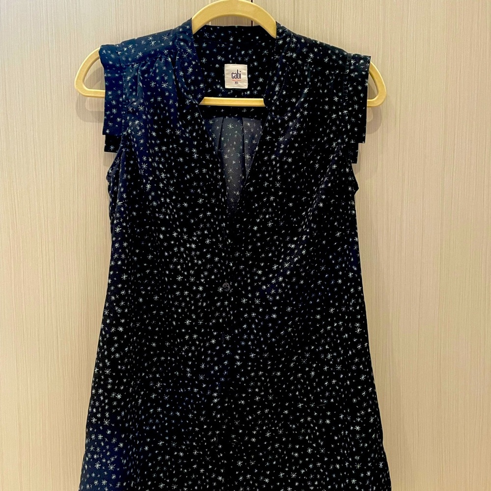Navy button down sleeveless blouse in XS by Cabi